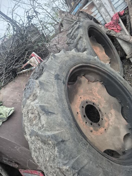 Vând roți spate tractor u 650