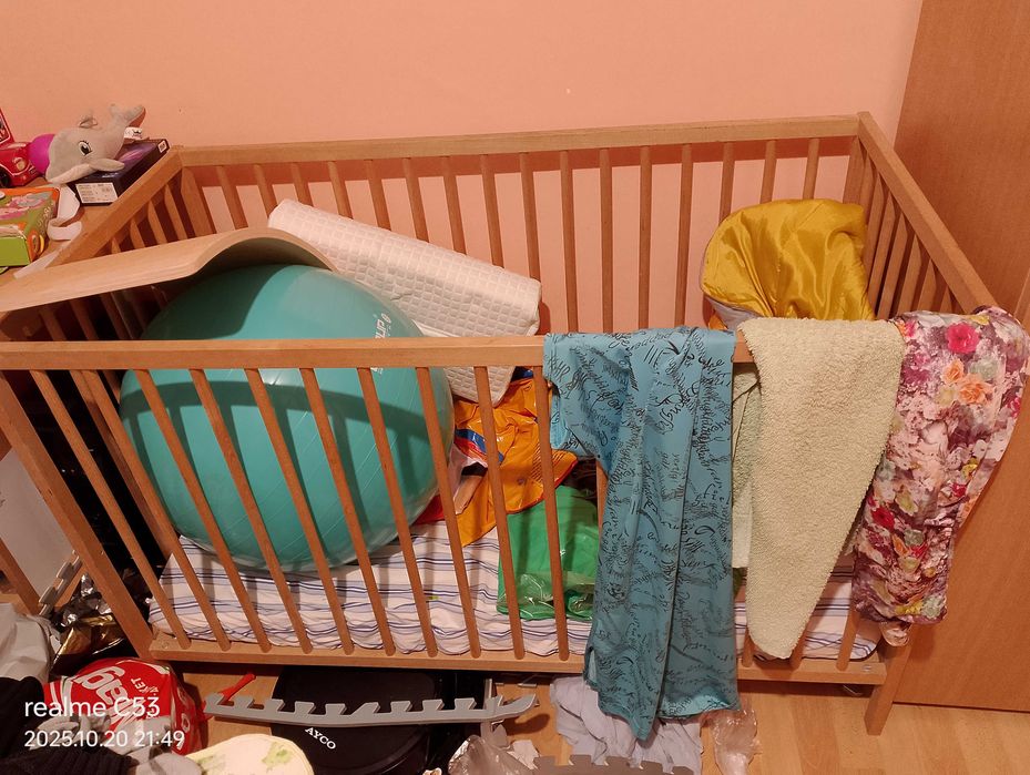 Обзавеждане детска стая гардероб, бюро, детска кошара,  етажерки