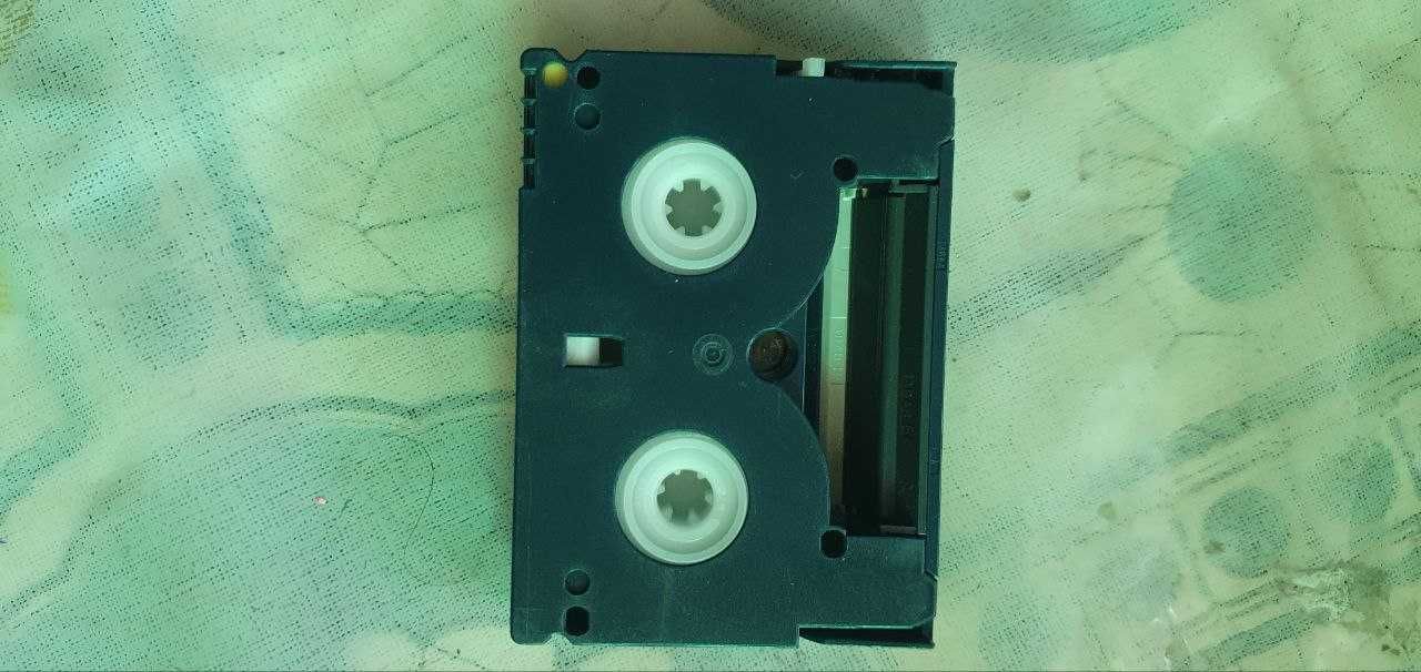 видео мини кассета  TDK для видеокамеры.