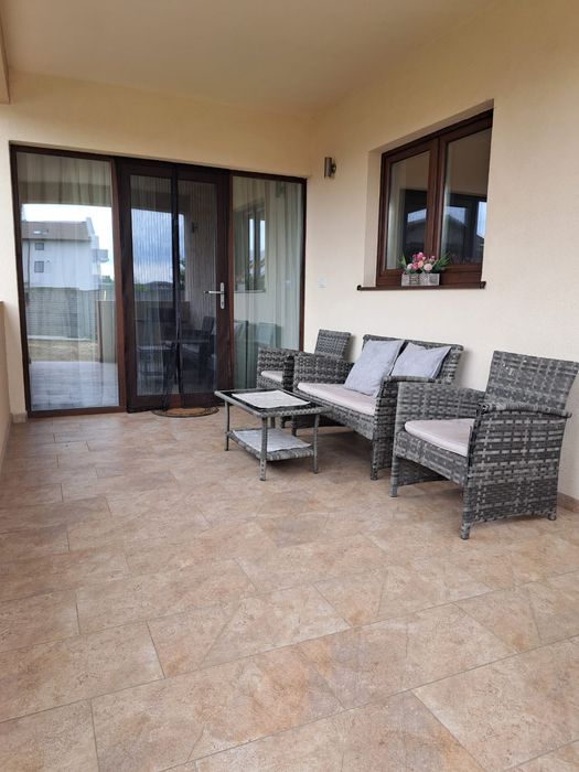 Proprietar închiriez apartament.3 cam la curte în Dumbravita