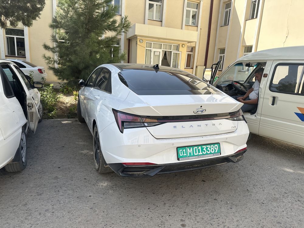 Hyundai Elantra 3- pozitsiya 2.0