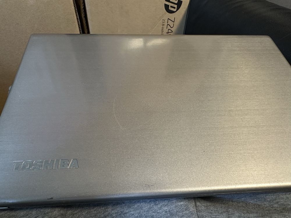 Laptop Toshiba Kira 10j 13,3" Touchscreen i7 2.4, 8gbRAM, SSD 256gb