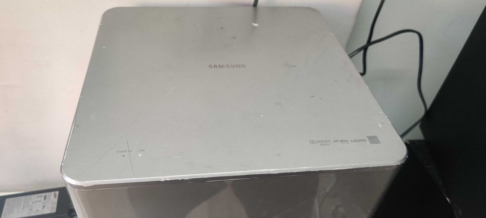 Samsung HW F 751 boxa bara sunet pe lampi subwoofer si tele