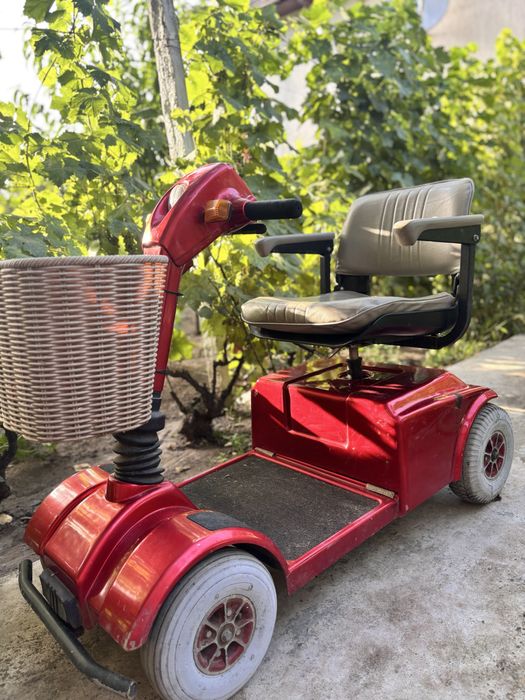 Scuter/motoscuter electric pentru persoane cu dezabilitati
