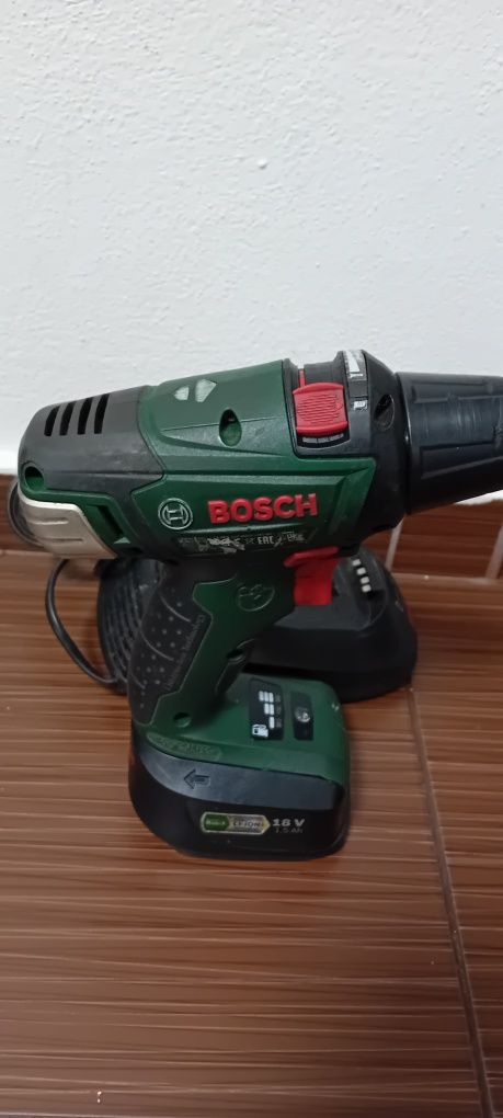 Masina de găurit Bosch pe aumulator 18v