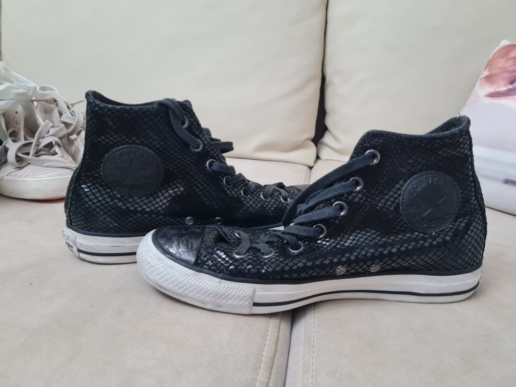 Converse piele sarpe