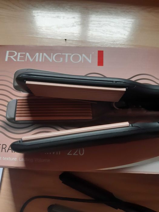 Преса за коса REMINGTON+още една Sapir подарък