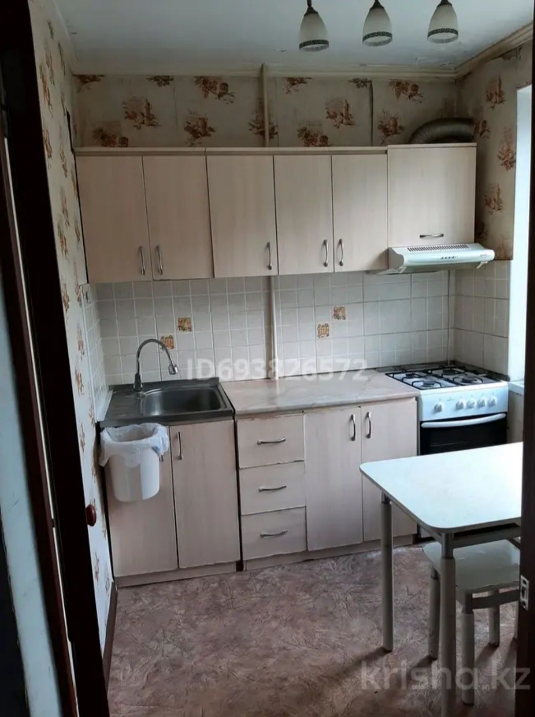 Продаётся в 3 микр. 2-х комн .квартира