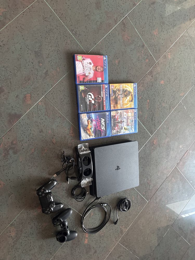 Playstation 4 slim с 500 гигабайта памет