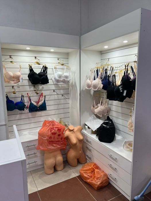 Продам мебель, шкафы+ресепшн, торсы, вешалки.