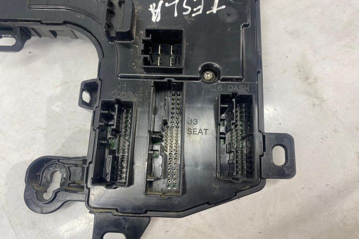 Modul control voltaj BCM stanga 1078673-00-k Tesla Model 3 1  [din 2017 pana  2020] seria