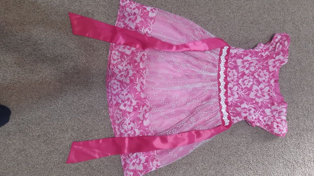 Продам детское платье на возраст от 3 до 5лет