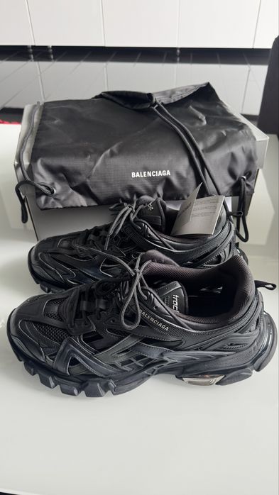 Vand balenciaga track2