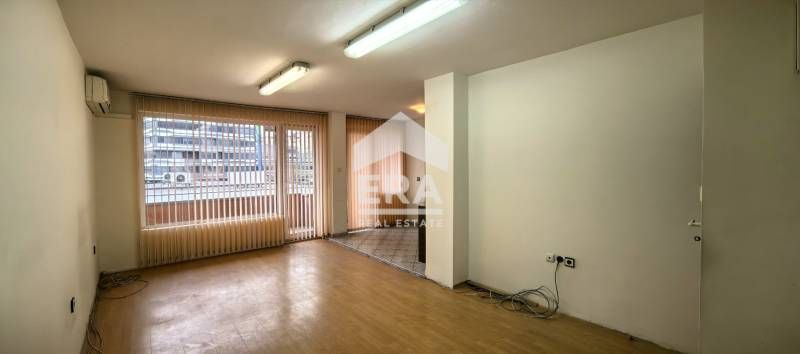 Дава се под наем Тристаен апартамент в Варна, Базар Левски - 120 кв.м за 650 € - Снимка #9