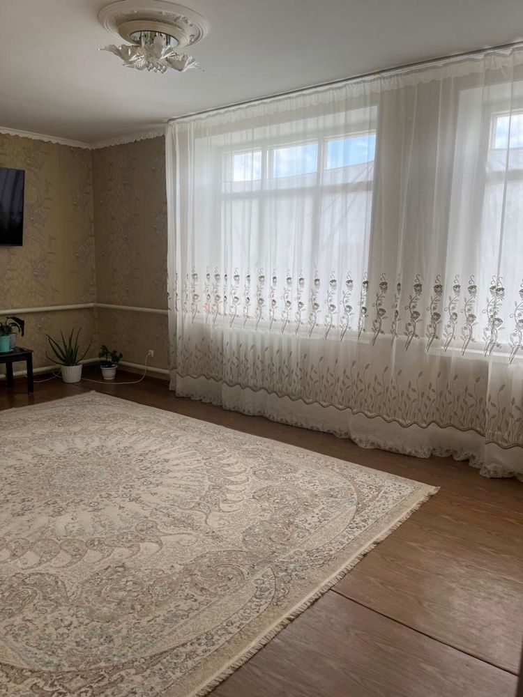 В центре города Алга продается дом