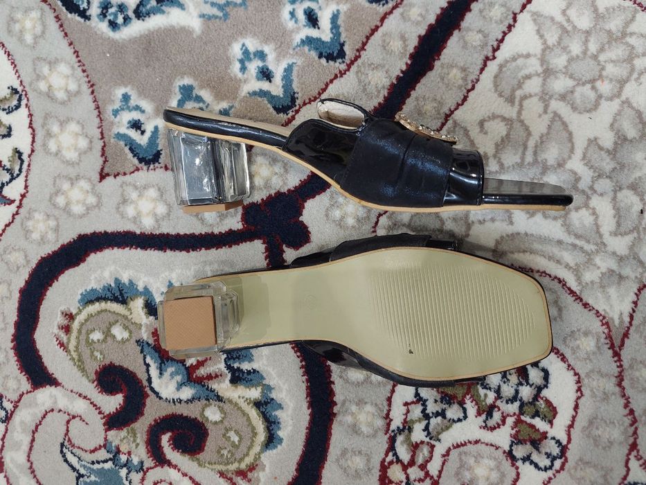 Jenskiy oyoq kiyimlar yengi