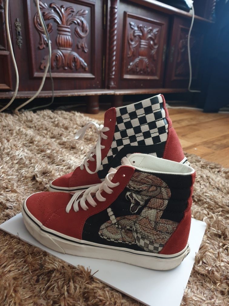 Pantofi Vans Sk8
(desert/snake/chili oil)