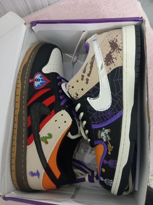 Кастомные кроссовки