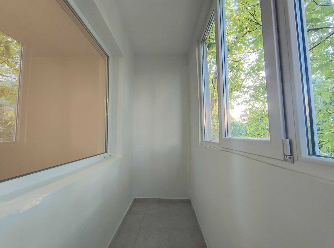 Продава се Тристаен апартамент в Русе, Здравец Изток - 77 кв.м за 1233 €/кв.м - Снимка #12