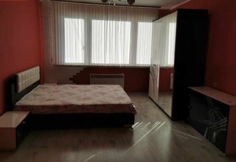 Дава се под наем Двустаен апартамент в Радомир - 64 кв.м за 306 € - Снимка #1