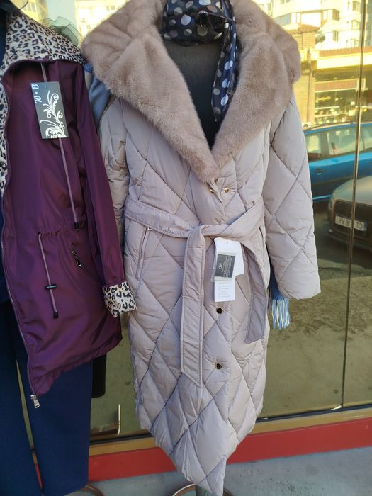 Haina din găsi cu gluga imblanita