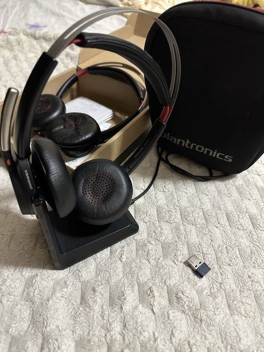 Два чифта слушалки Plantronics Voyager UC/BT600 цена в описанието