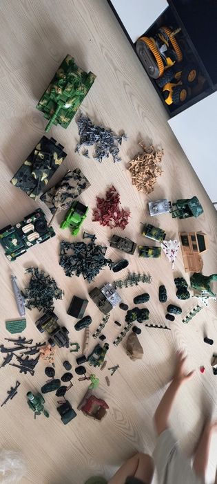 Комплект танкове и войници