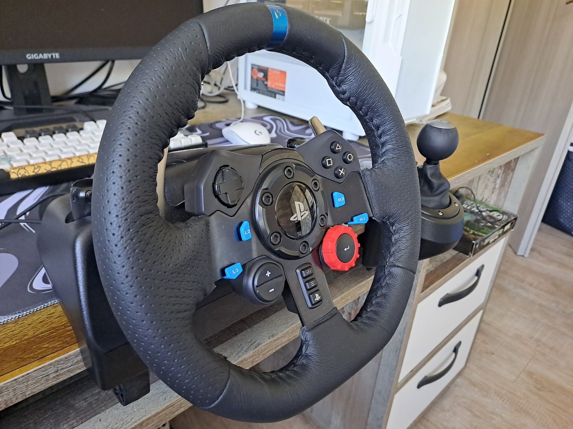 Волан с педали и скоростен лост  logitech G29
