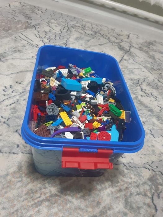 Продам Lego конструктор