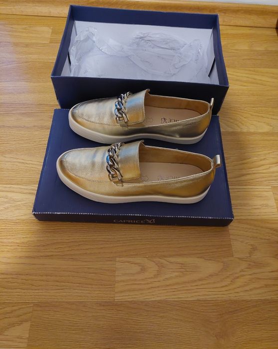 Златисти мокасини