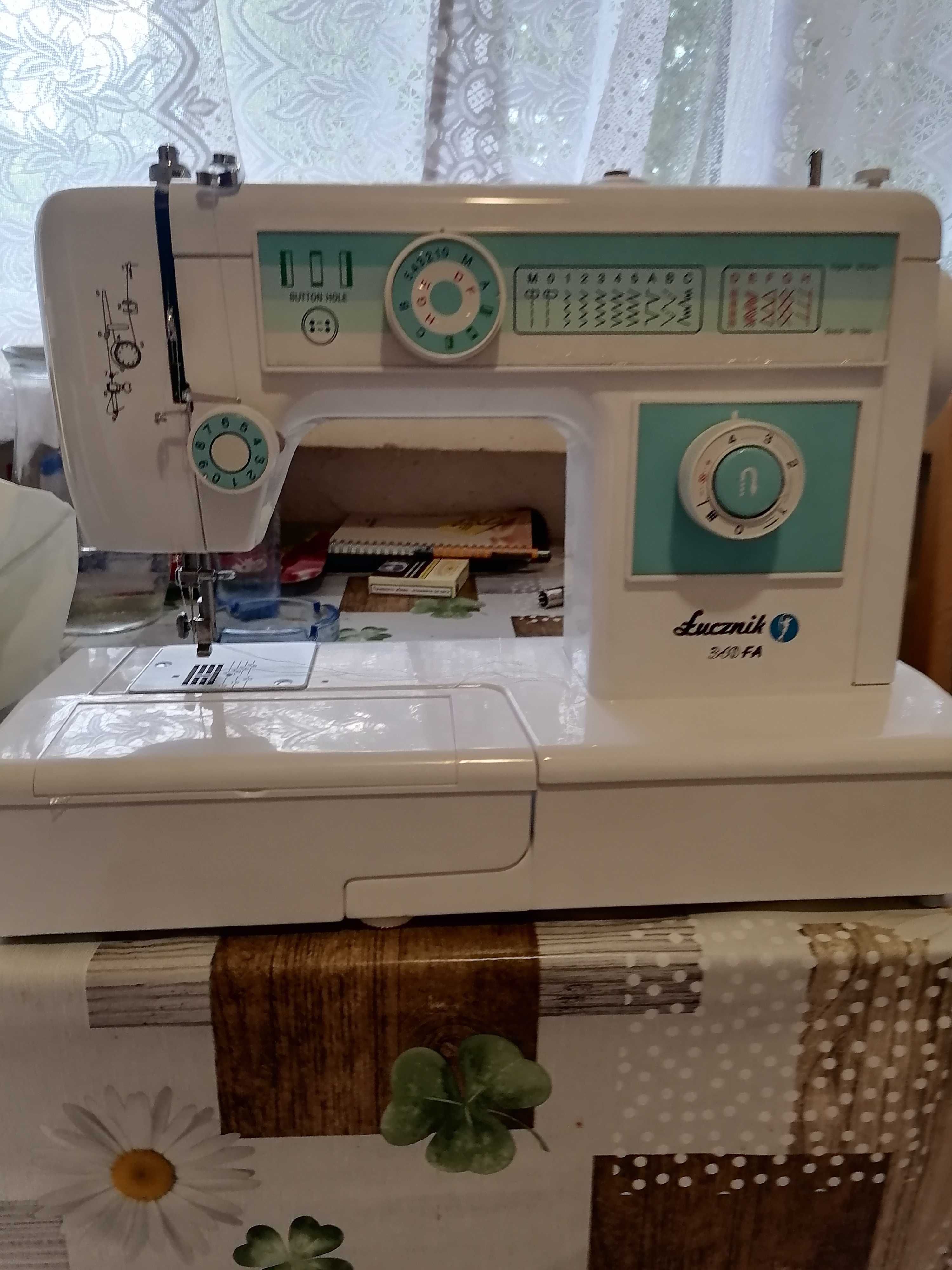 Продавам шевна машина Лучник 340FA