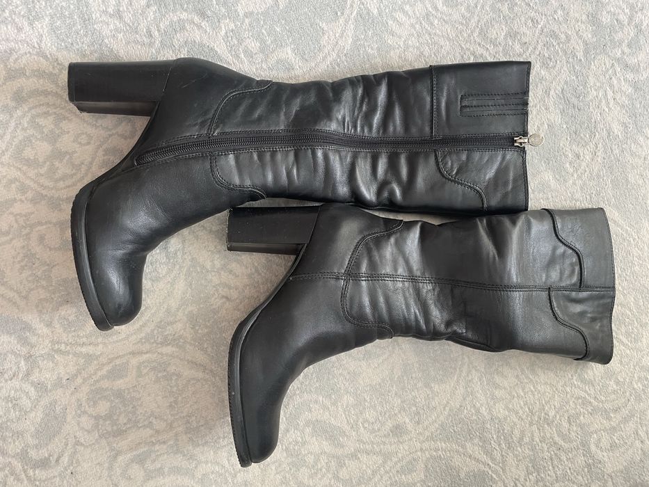 Продаются женские зимние сапоги