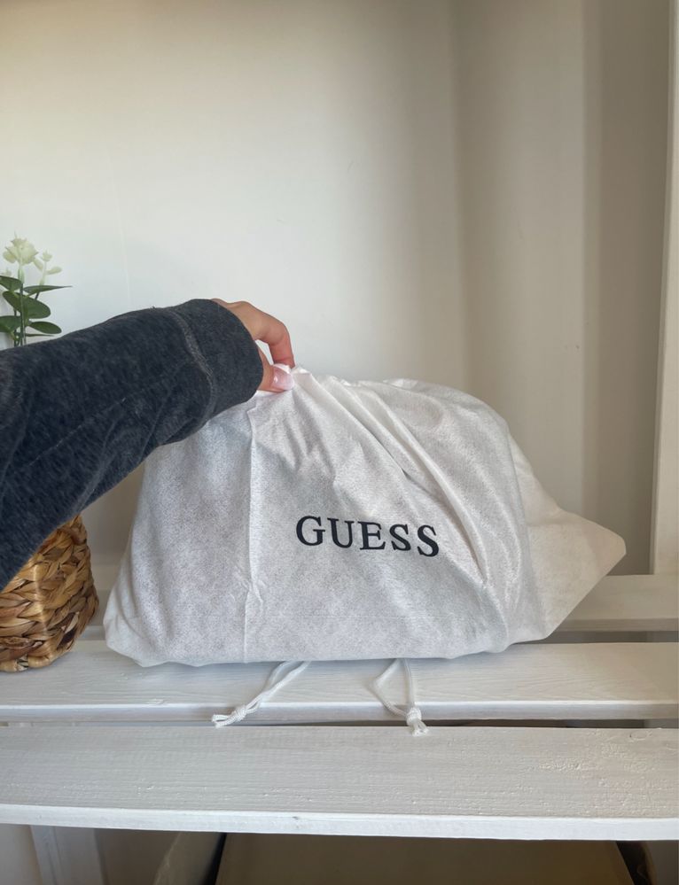 Оригинална кафява чанта гес guess