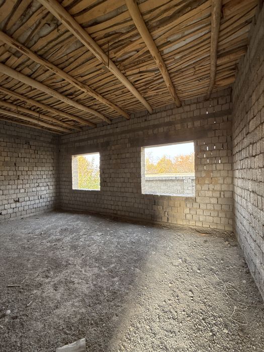 Sergeli Chortoq Maxallada yer sotiladi 4 xonali uyi bor karopka