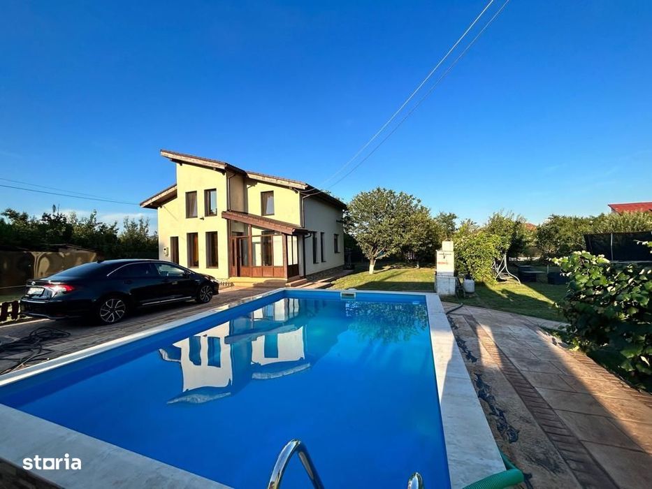 Casa de vanzare cu piscina
