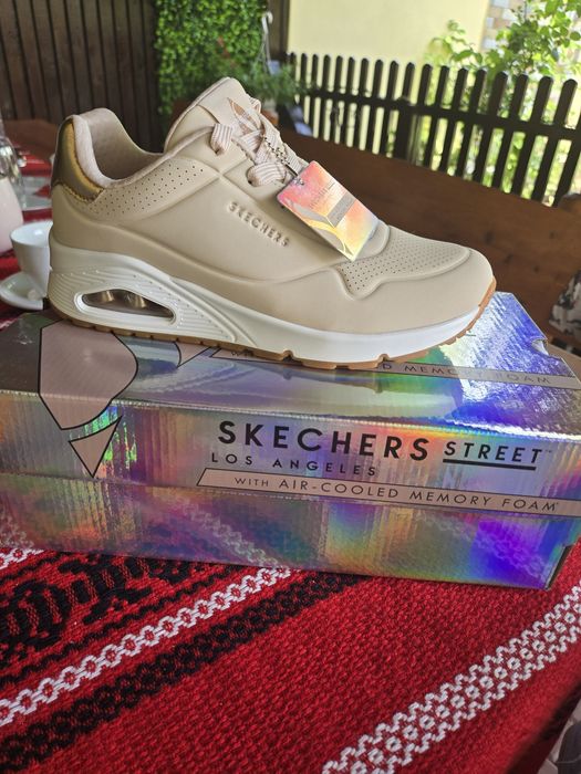 Adidasi Skechers noi