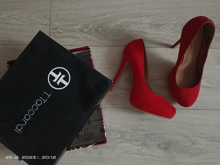 Продам женские туфли