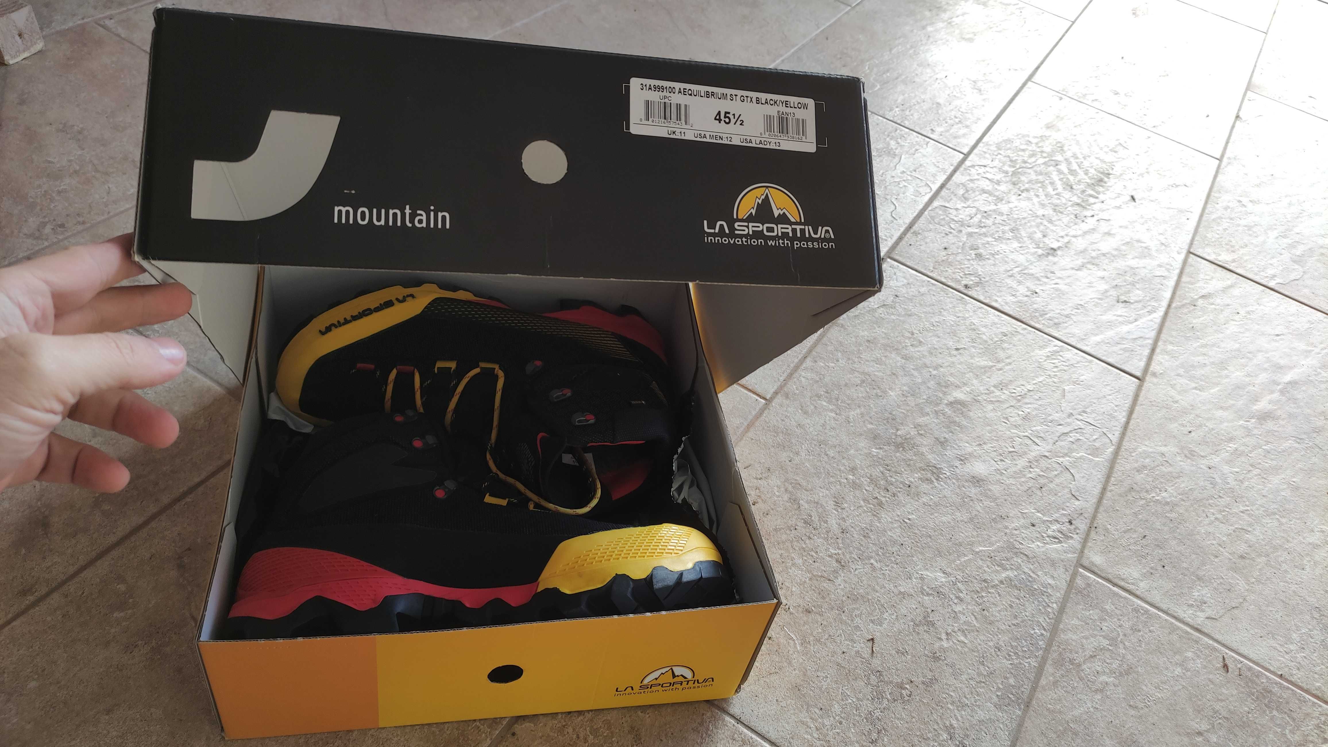 Bocanci La Sportiva Aequilibrium ST GTX marimea 45.5