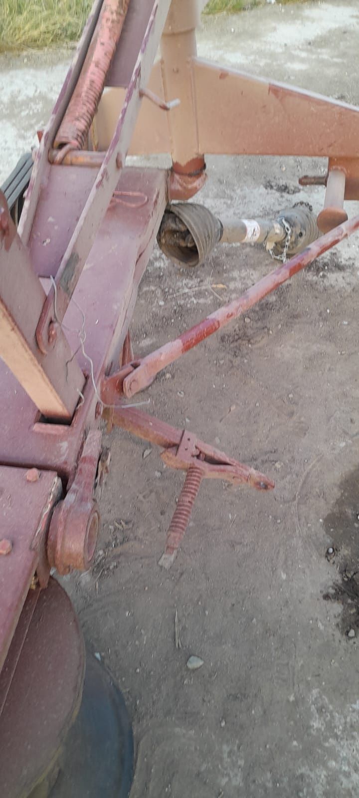 Vând. coasă.    pz