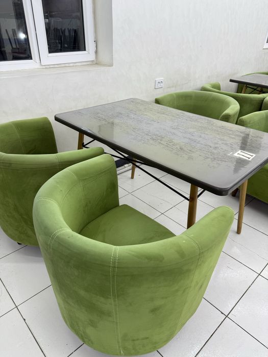 Кресло комплект столи билан сотилади