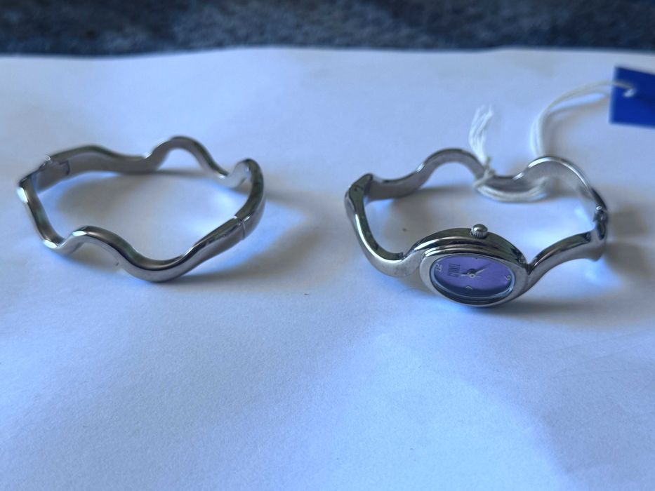 Дамски часовник с гривна от неръждаема стомана