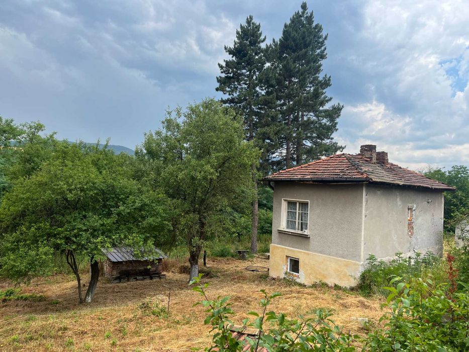 фамилна къща с възможност за гледане на животни и зеленчуци