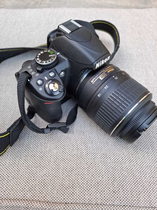 Vand aparat foto DSLR - Nikon D3100 + obiectiv Nikkor 18-55 + geanta