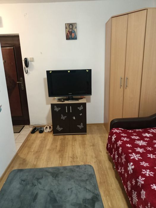 Inchiriez garsoniera