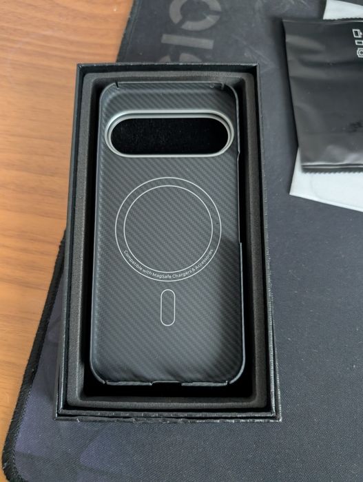 Husa Pixel 10/10 pro Aramid Fibre 600D(MagSafe) + Folie protectie de s