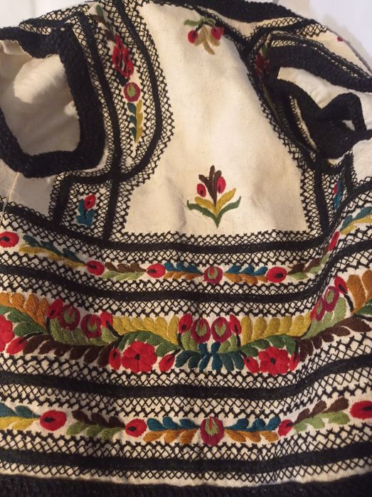 Vând/Schimb obiecte vechi de colecție.Preț în funcție de obiectul ales