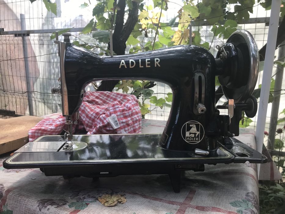 Masina de cusut adler 52