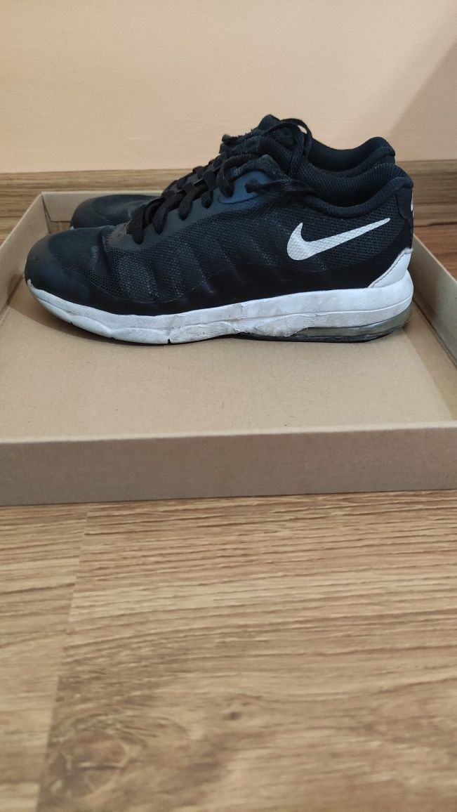 Nike маратонки за момче 34 номер
