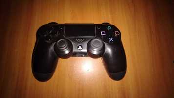Продам оригинальный геймпад Dualshock на Playstation 4