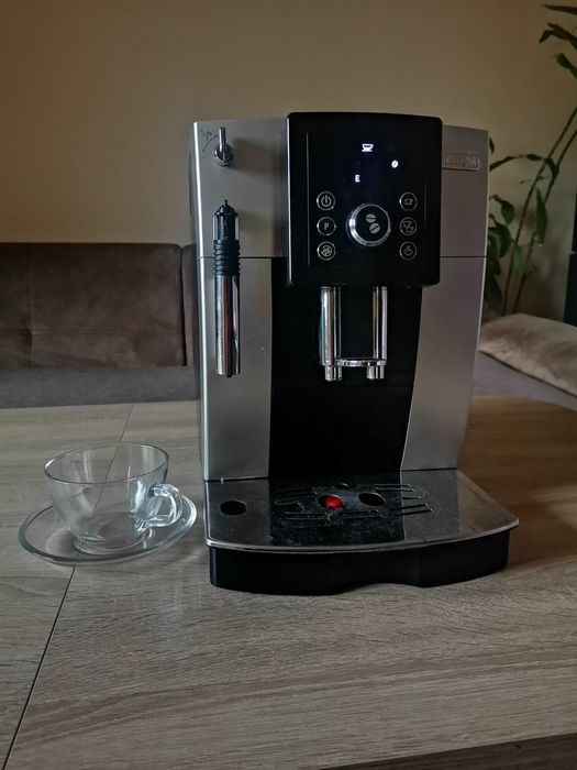 Кафемашина кафеавтомат Delonghi magnifica Ecam23.210